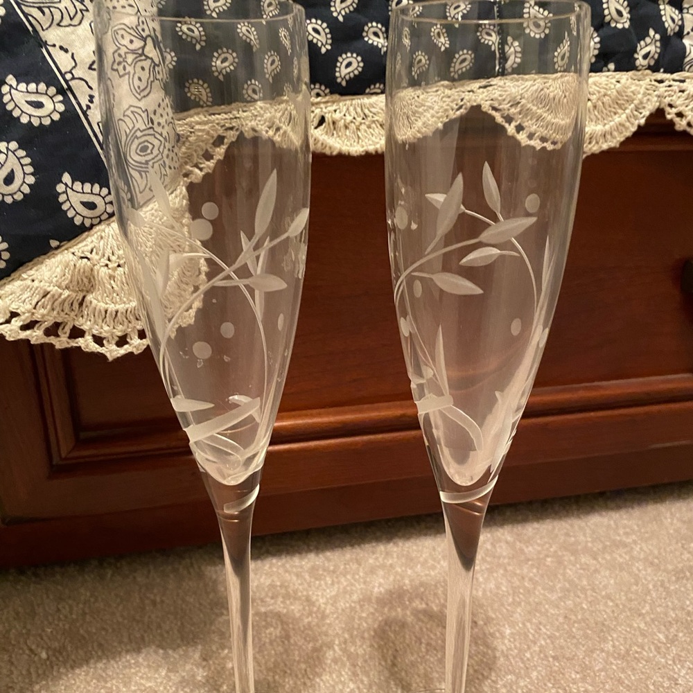 2 Lenox Crystal Etched Champagne Glass Flutes 11 1/8" - Picture 2 of 6